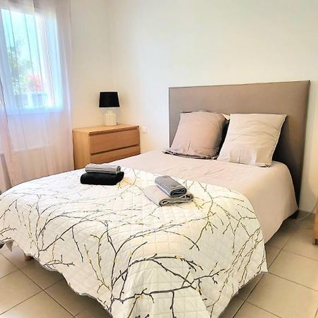 Logement Thermale Et De Tourisme Les Acacias 6 Jonzac Exteriör bild